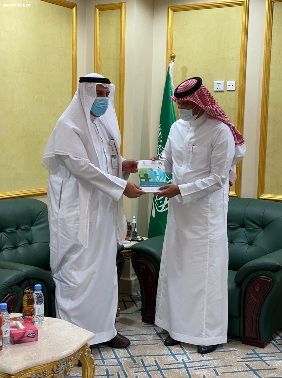 محافظ خيبر يستقبل مدير عام الموارد البشرية والتنمية الاجتماعية بمنطقة المدينة المنورة