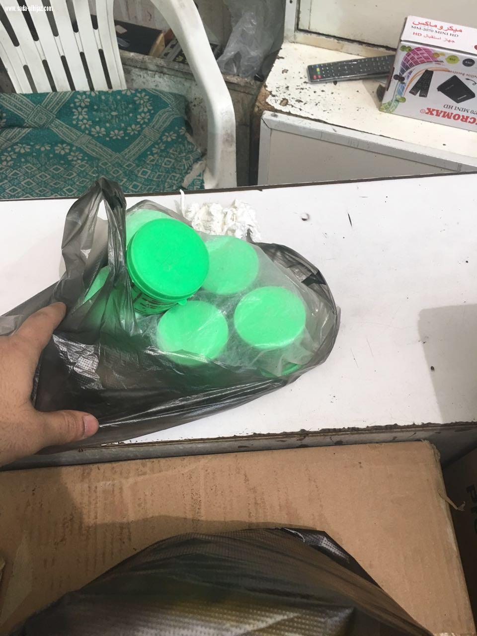 إغلاق محلات لم تتقيد بأنشطة رخصها المهنية بمكة