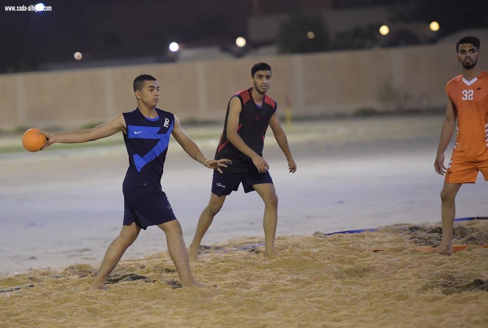 فوز مضر والخليج والمحيط  في انطلاق شاطئية اليد والمنافسات تتواصل مساء اليوم بإقامة ثلاث مباريات