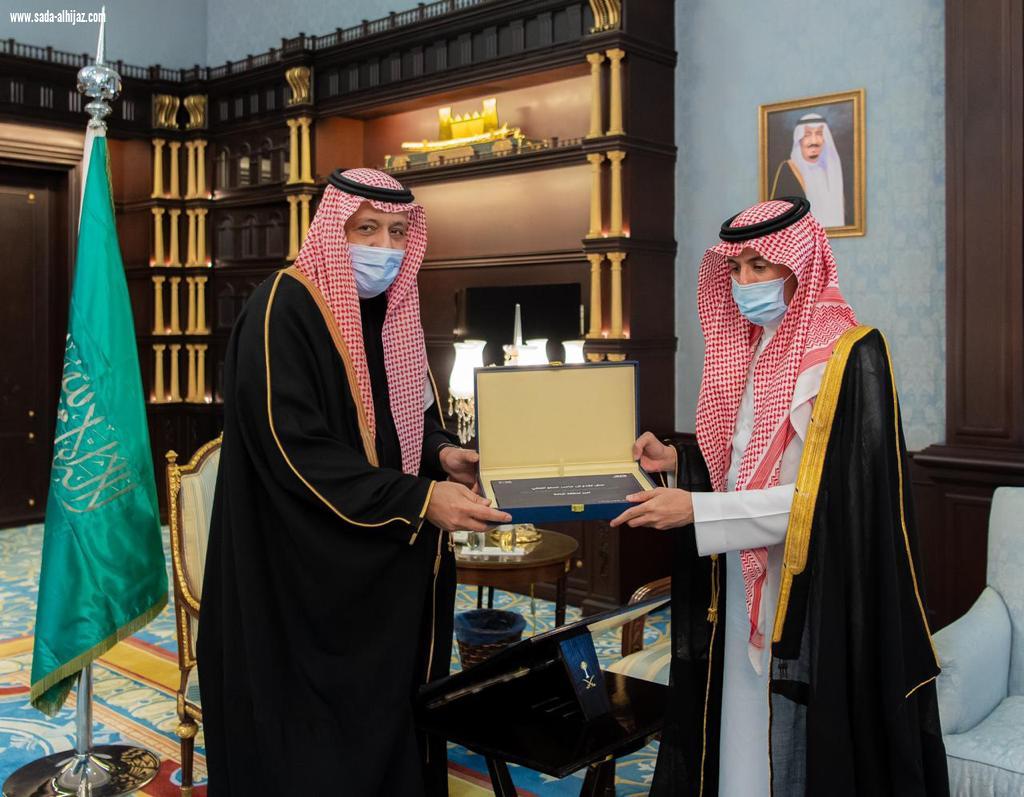 أمير الباحة يستقبل مدير عام هدف ويؤكد أهمية تطوير مهارات وقدرات القوى الوطنية للاستثمار في رأس المال البشري