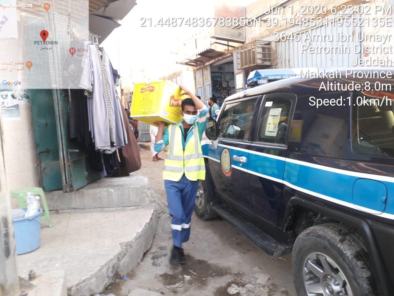 ضبط ثلاثة منازل شعبية لتخزين الخضروات وإتلاف (28) بسطة بنطاق خزام ..