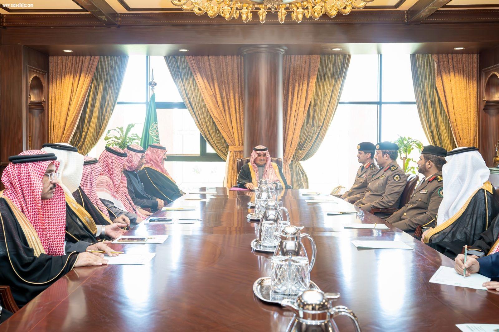 أمير تبوك يترأس اجتماع الإدارات الحكومية والخدمية لمتابعة استعدادات شهر رمضان  