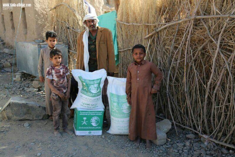 مركز الملك سلمان للإغاثة يوزع2000سلة غذائية في مأرب