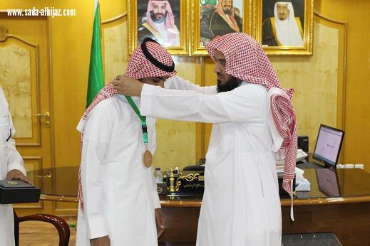 تكريم الطالب الحاصل على المركز الثالث في مهرجان الإعلام الطلابي.