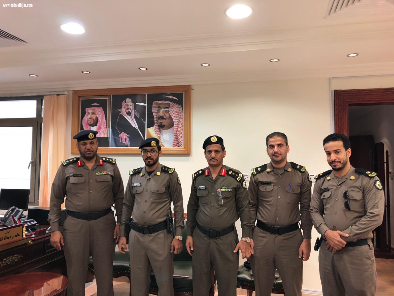 العقيد الشيباني يُقلِّد خالد الأحمدي رتبته الجديدة