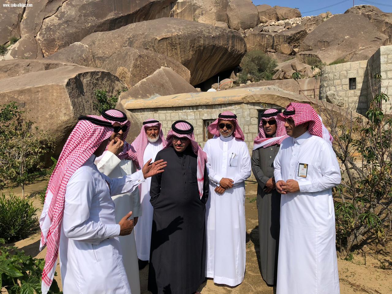 رئيس المنظمة العربية للسياحة يزور كهوف شذا وذي عين  التراثية