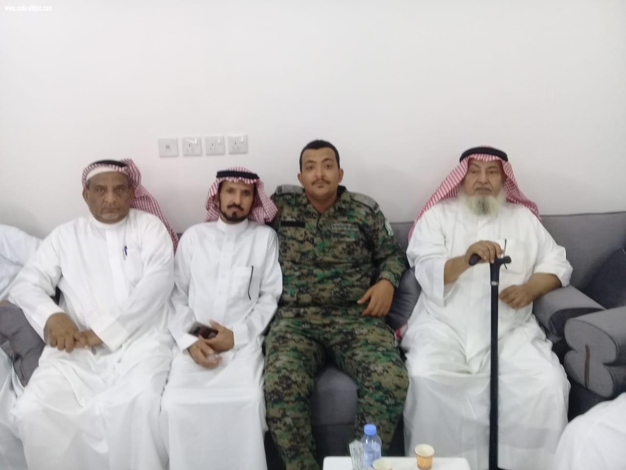 شيخ شمل آل عيسى بني حمد يكرم ابنائه بحضور المشايخ واعيان محافظة الطوال