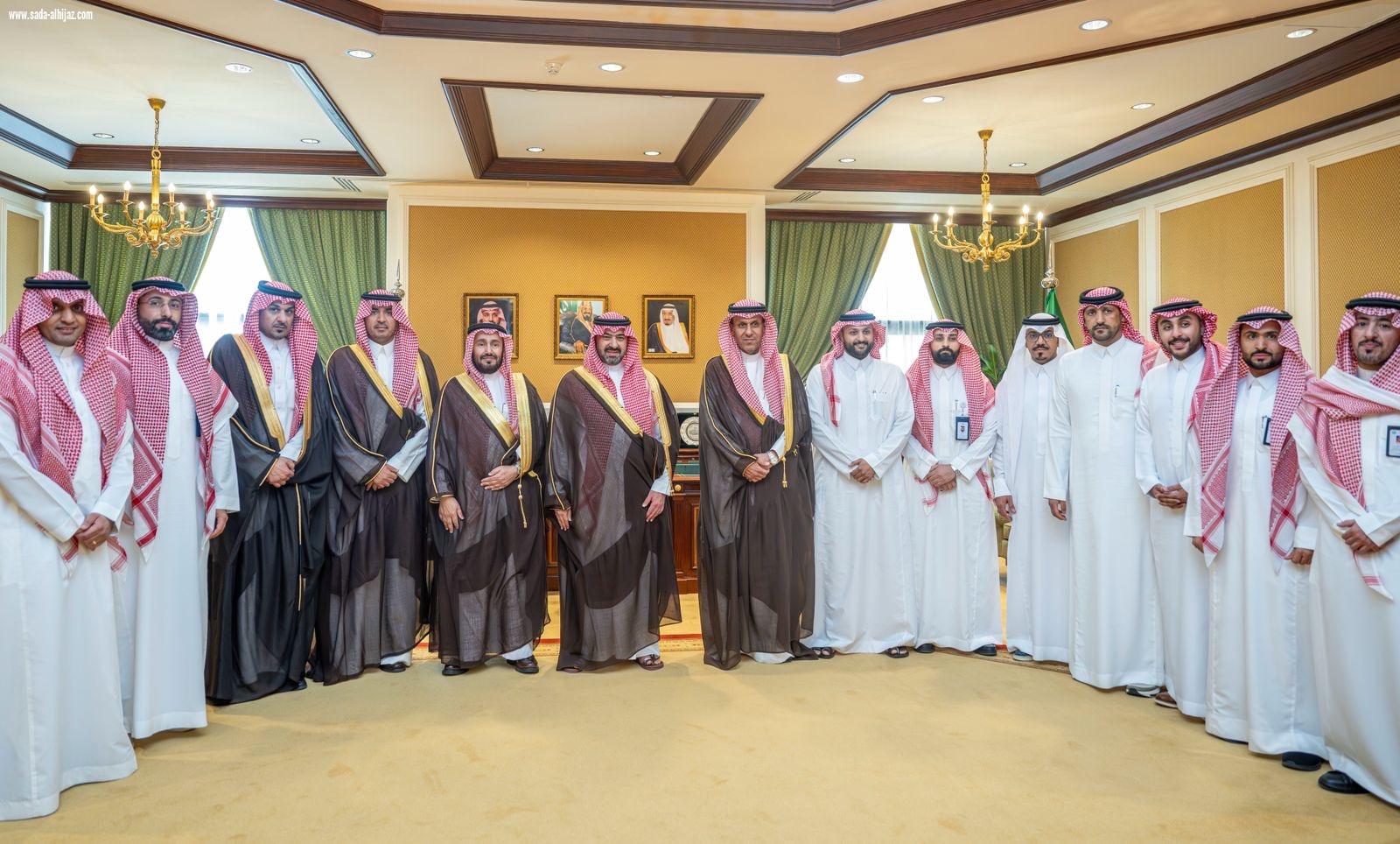 نائب أمير تبوك يطّلع على خطط تطوير الخدمات الصحية ومستجدات التحول الصحي بالمنطقة  