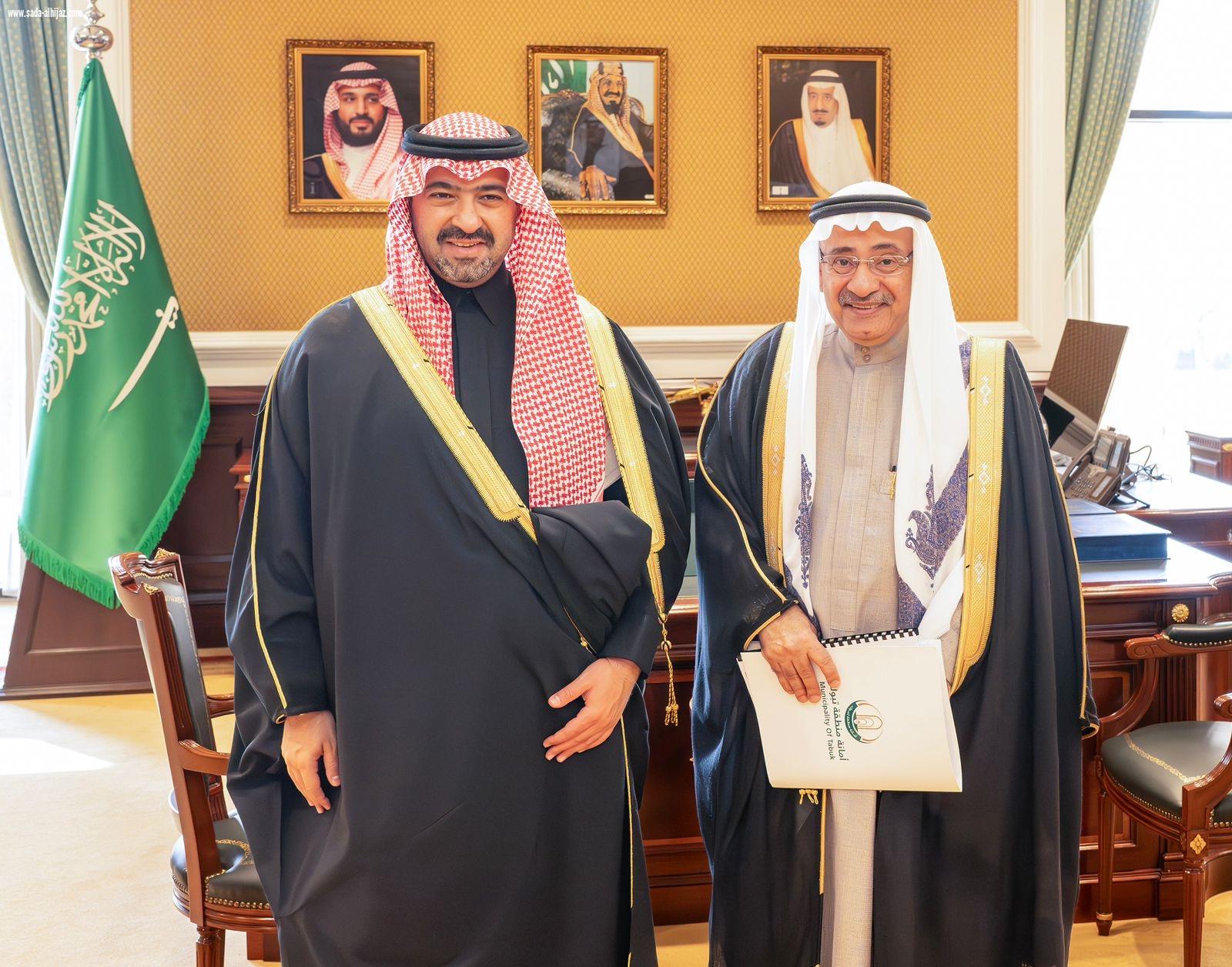 نائب أمير تبوك يطلع على نسب الإنجاز في المشروعات التي تنفذها  أمانة المنطقة  