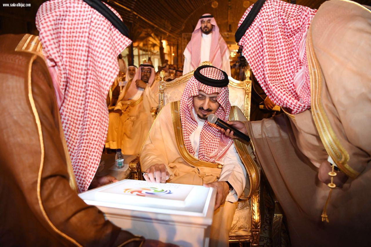 أمير عسير يدشن كرنفال خميس مشيط الضوئي 