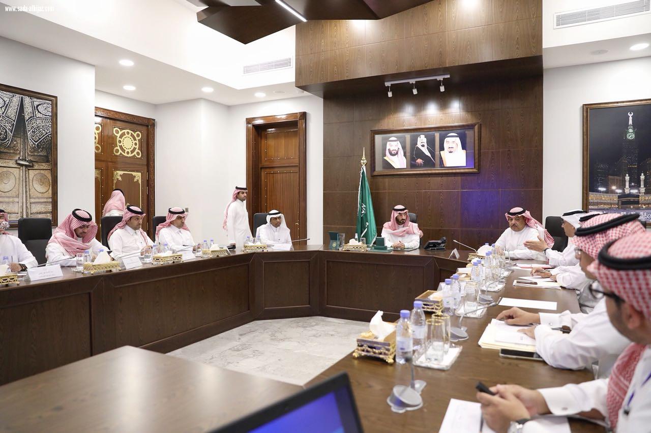 نائب أمير منطقة مكة المكرمة الامير عبدالله بن   بندرعلى آخر مستجدات مشروع تطوير صالة الحج والعمرة بمطار الملك عبدالعزيز  الدولي