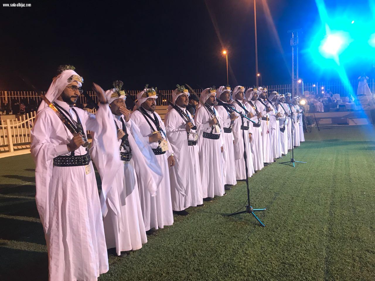 فرقة بني يوسف تنثر الإبداع بسوق عكاظ