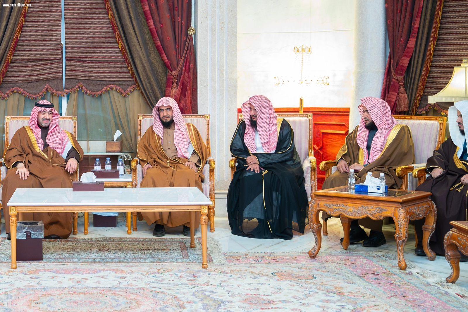 نائب أمير تبوك يواسي أسرة الخريصي  في وفاة الشيخ أحمد الخريصي  