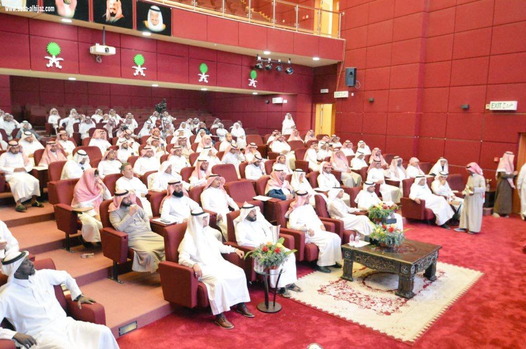 بمشاركة عدد من الأكاديميين والمتخصصين بجامعة جازان  -  مدير تعليم صبيا يفتتح ملتقى اللغة الإنجليزية الثاني-
