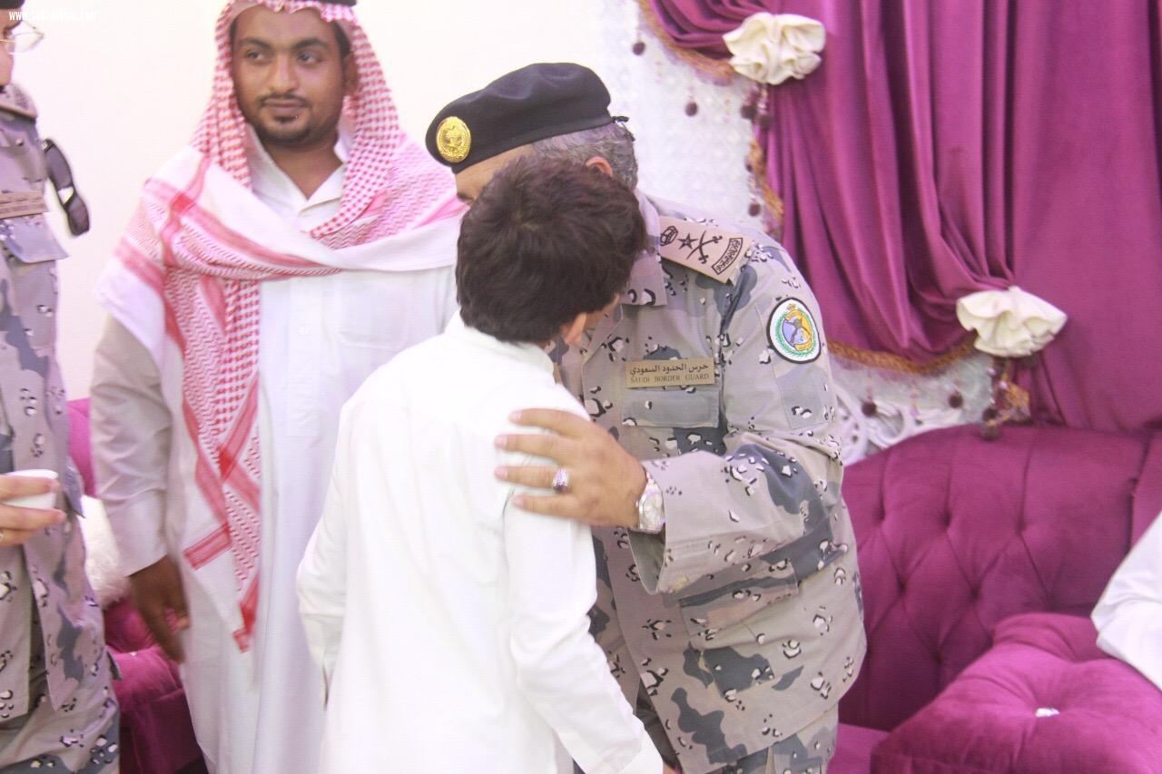 مدير عام حرس الحدود ينقل تعازي القيادة في شهيد الواجب الحكمي 