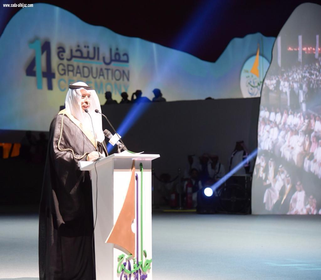 أمير منطقة جازان يرعى حفل تخريج الدفعة الـ 14 من طلاب وطالبات جامعة جازان