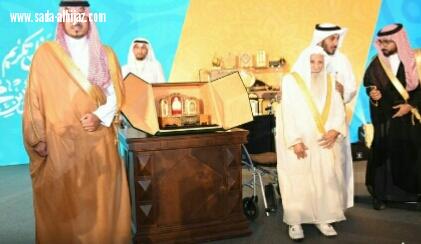 تقديرا لمسيرته طيلة  45 عاماً من العمل حتى تولى رئاسة الجمعية نائب أمير عسير يرعى حفل تحفيظ القرآن لتكريم الشيخ البشري