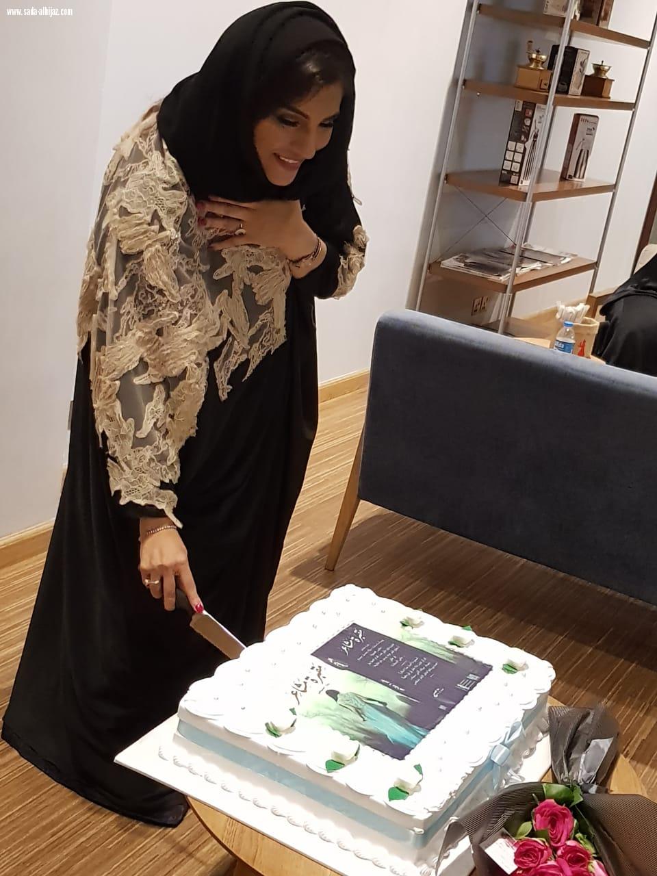 الكاتبة غلا الشيمي تدشن كتابها الأول مقبرة الحب 