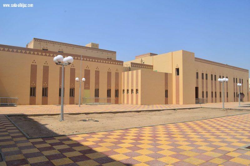 الدفاع المدني ينقذ 13 طالبة احتجزهن مصعد التأهيل الشامل بالطائف