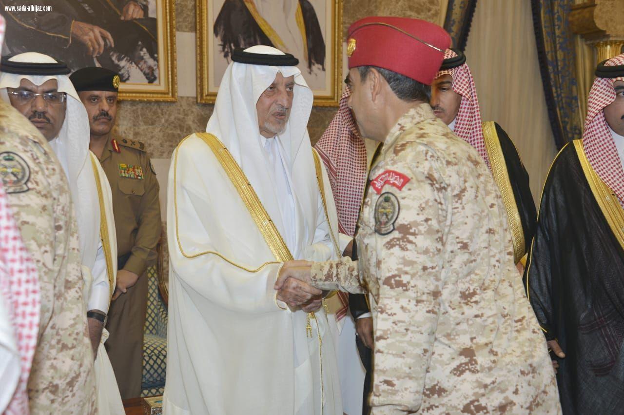 أستقبل الأمير خالد الفيصل  حموعاً من المهنئين بعيد الفطار في منزله بجدة