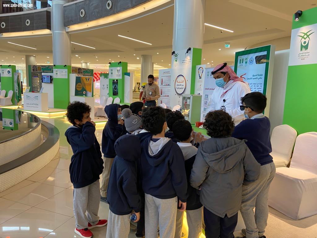 معرض الدفاع المدني بتبوك يختتم فعاليات اليوم العالمي