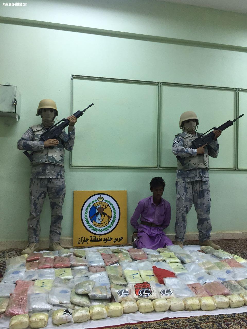 حرس الحدود بمنطقة جازان يحبط محاولة تهريب ثلاثمائة وستة عشر كيلوجرام وسبعة جرامات ٣١٦،٧ من مادة الحشيش المخدر، وتسعة وثلاثين ألفاً وعشرة أقراص ٣٩٠١٠ من الإمفيتامين المخدرة