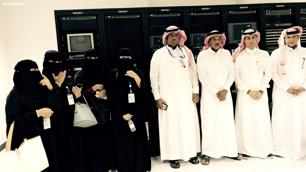 محررات واداريات وناشرات شبكة نادي الصحافة السعودي في زيارة لميناء جازان 