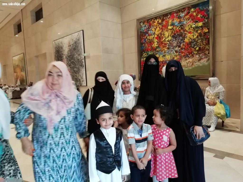 نسائية حجاج تركيا تودع الحجيج بالهدايا