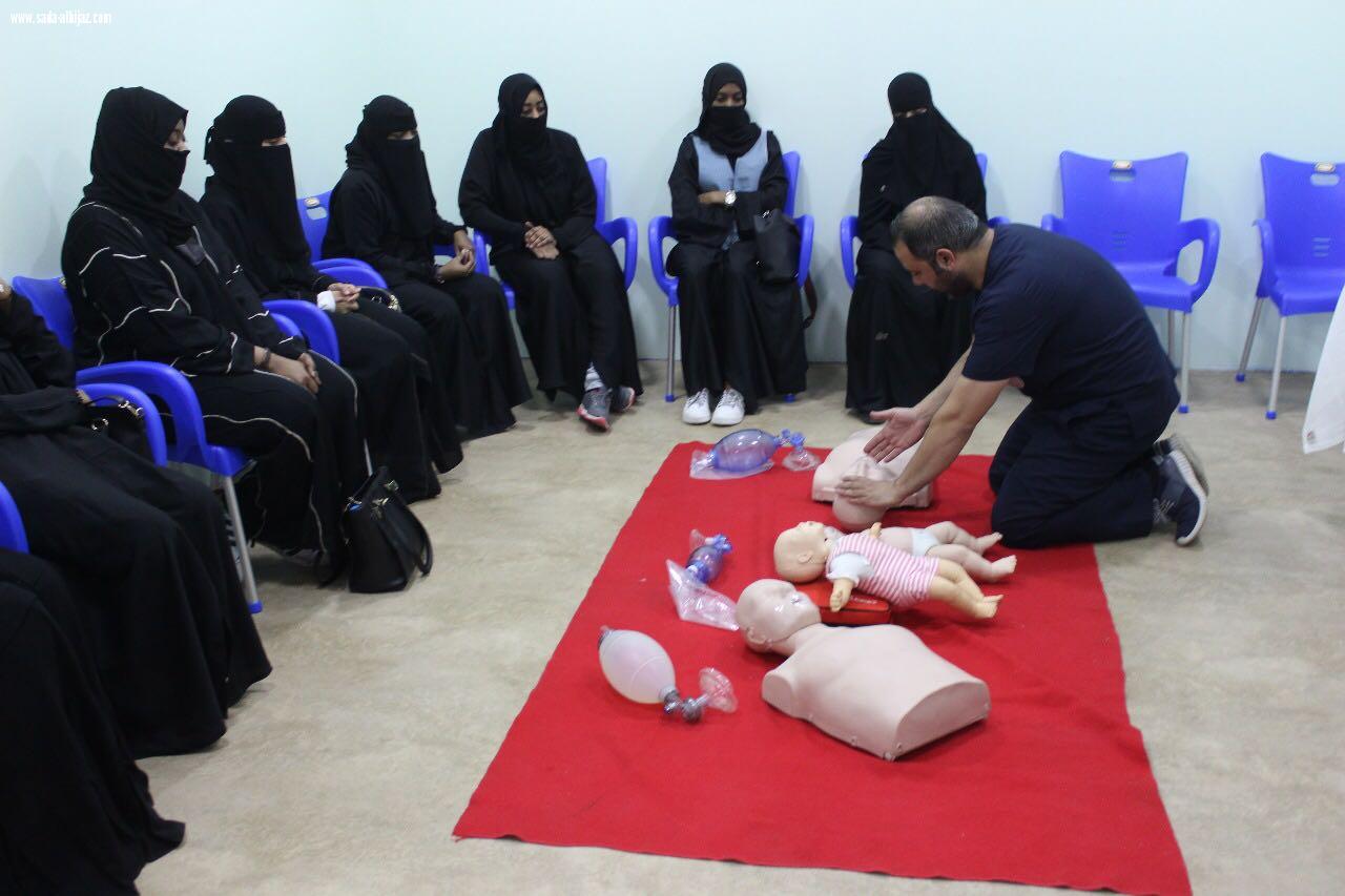 الهلال الأحمر بالمدينة وبالتعاون مع مكتب العمل التطوعي بالمدينة يعقد اولى الجلسات التدريبة للفريق التطوعي