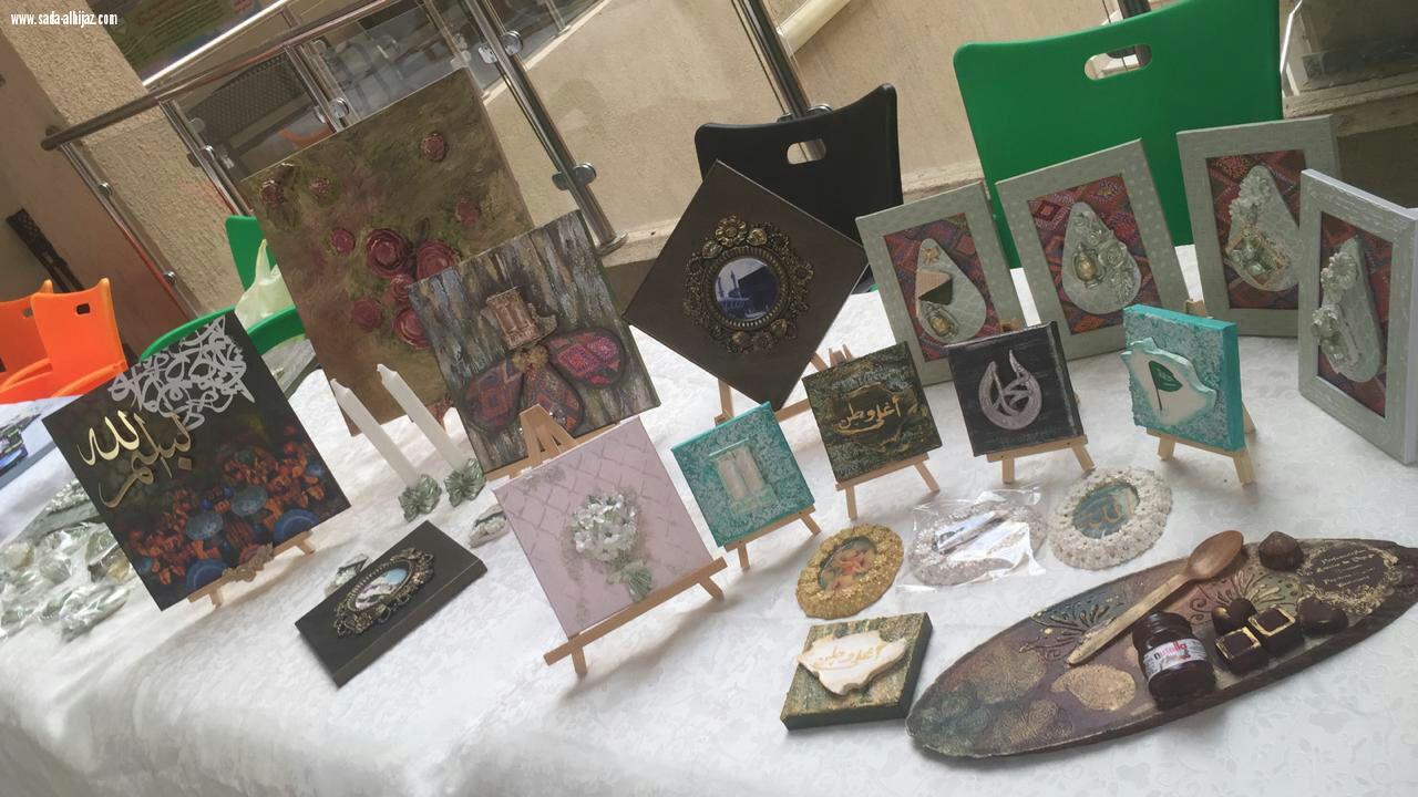 على مدار  شهر كامل إسدل الستار عما سيطرتة أنامل التشكيليات المكيات