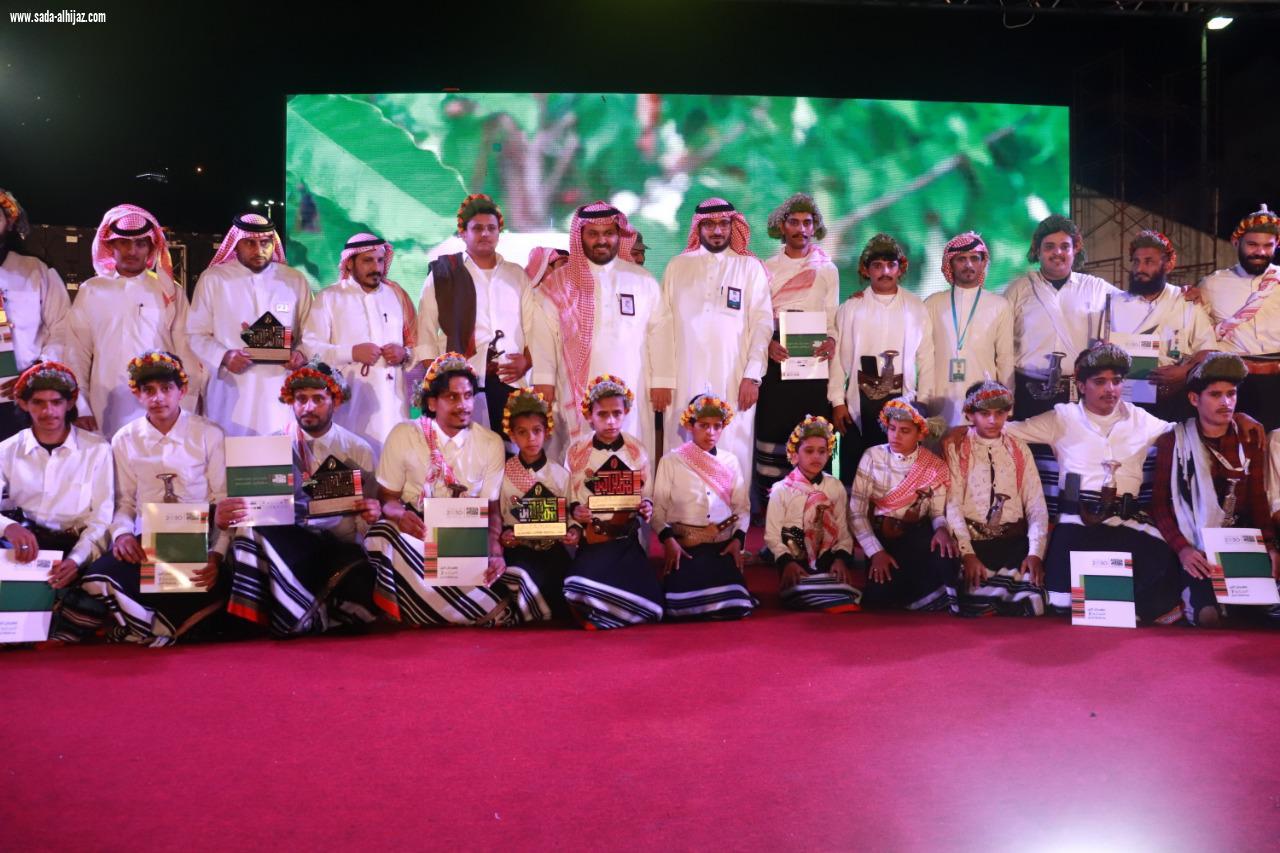 فرقتي الريث و آل الصهيف تُبهج زوار مهرجان البن بالعروض الشعبية