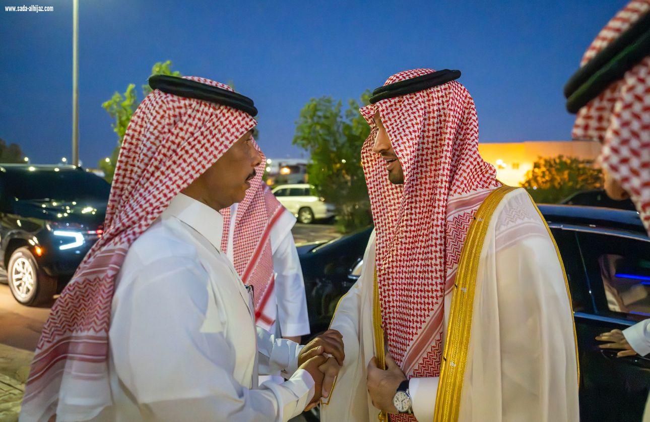 نائب أمير الجوف يقدم تعازيه إلى محافظ صويرفي وفاة والده