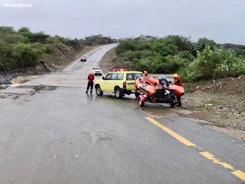 الدفاع المدني يباشر عددًا من الحالات الناتجة عن الحالة المطرية ويرفع درجة الجاهزية في بعض المناطق