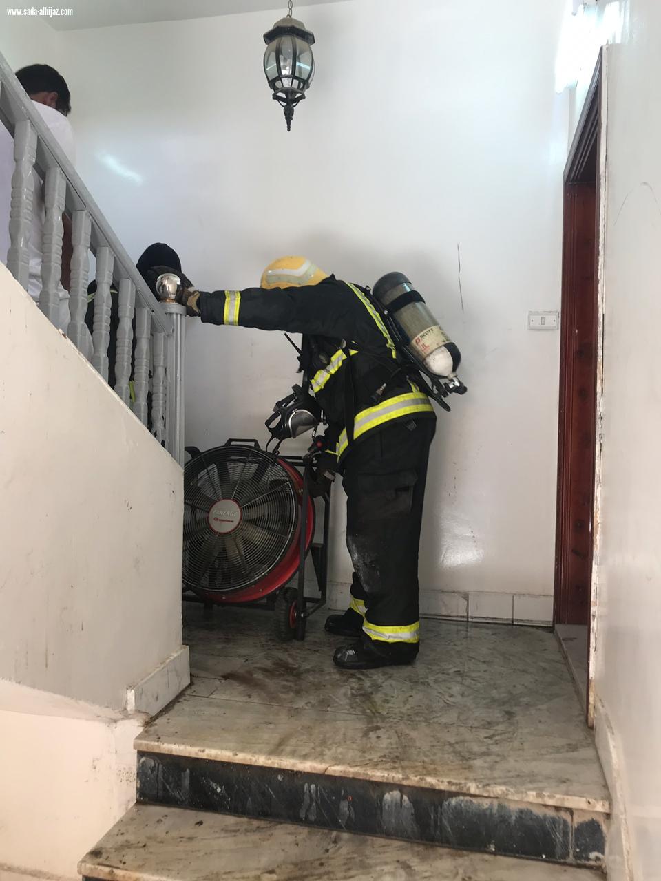 مدني المدينة يخمد حريق نشب بشقة سكنية في حي عروة وينقذ محتجزين