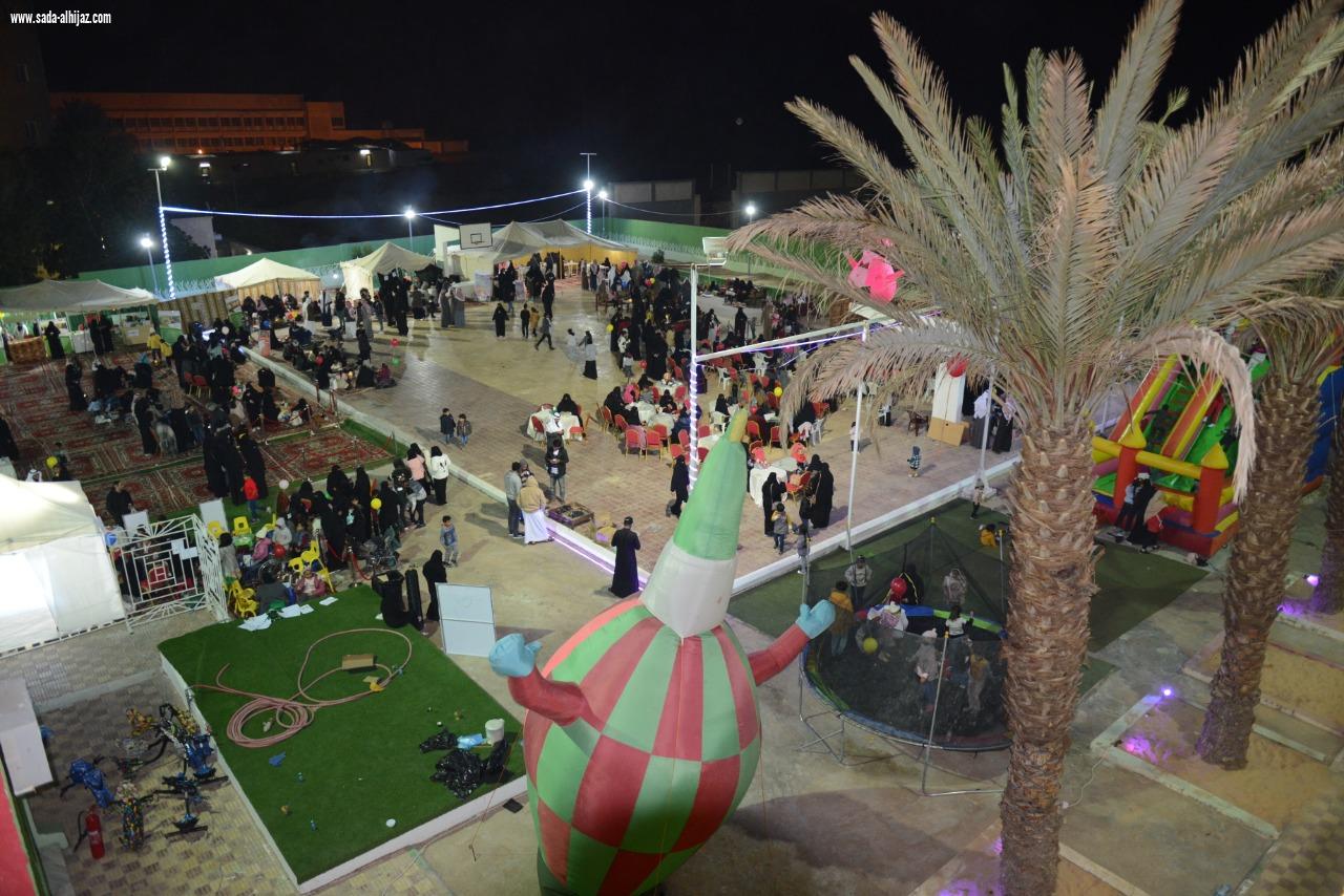 محافظ العلا يفتتح فعاليات أندية مدارس الحي لمهرجان الفوانيس ومهرجان الطفولة والمرح 