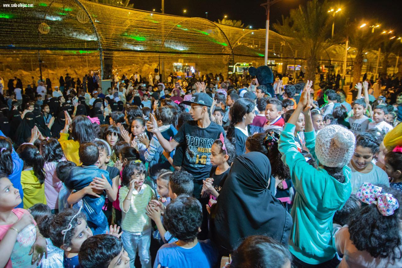 إقبال متزايد على فعاليات مهرجان الضوء واللون 