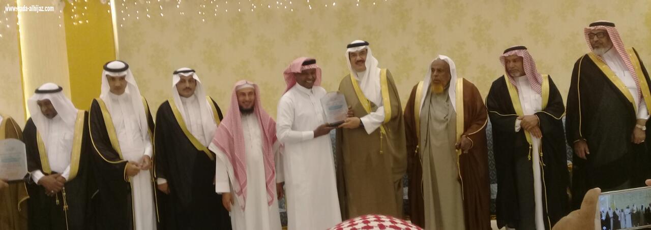 بحضور محافظ الطوال لجنة التنمية تكرم الفائزين بجائزة التميز في دورتها الثالثة ١٤٤٠هـ