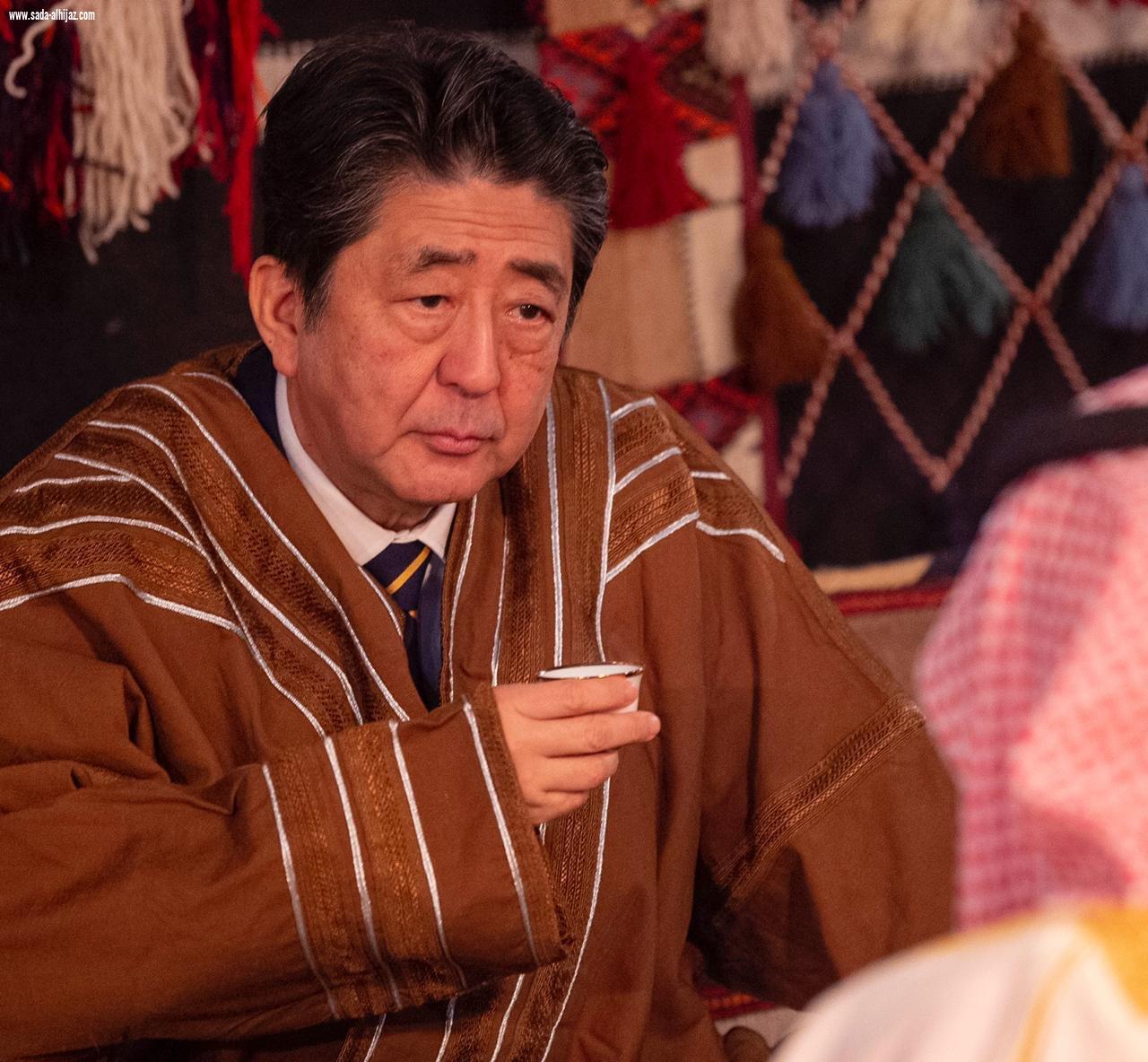 سمو ولي العهد يستقبل رئيس الوزراء الياباني في محافظة العلا 