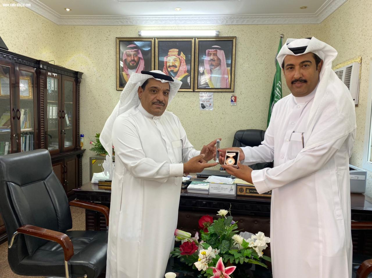 رئيس مجلس ادارة لجنة تراحم بالباحة لرعايه السجناء والمفرج عنهم واسرهم بكرم الاعلامي المحجم