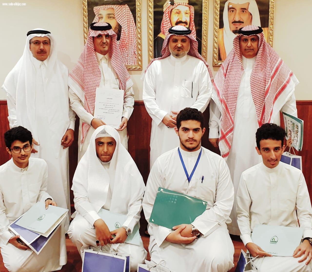 طلاب ثانوية حمزة يحصدون تسعة أوسمة شرف عالمية برنامج جلوب