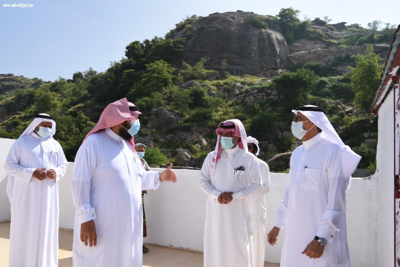 مدير تعليم جازان يزور مدارس العارضة ويؤكد تقديم الدعم للطلاب والطالبات للاستفادة من منصة مدرستي