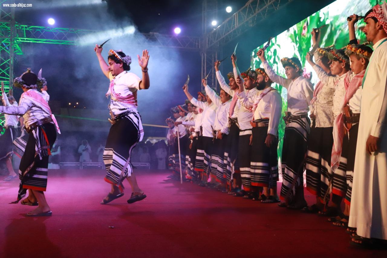 فرقتي الريث و آل الصهيف تُبهج زوار مهرجان البن بالعروض الشعبية
