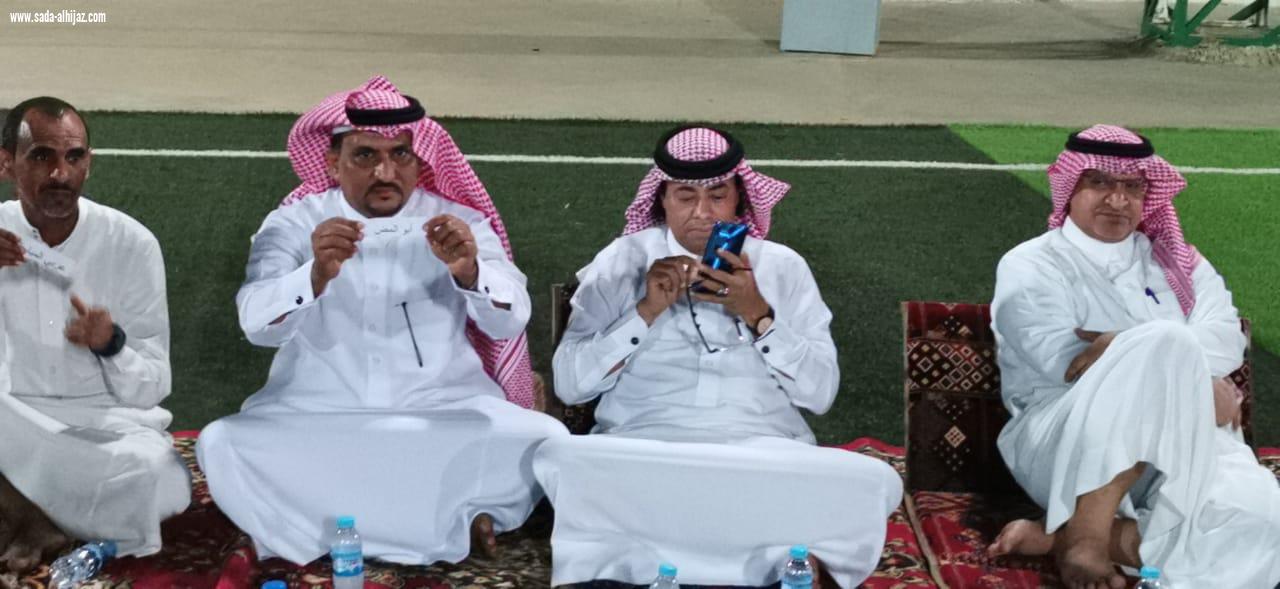 بحضور مدير مكتب رابطة الاحياء بالحد الحنوبي ومستشار لجنة التنمية بالطوال اجراء قرعة دورة الحد الجنوبي الاولى لكرة القدم