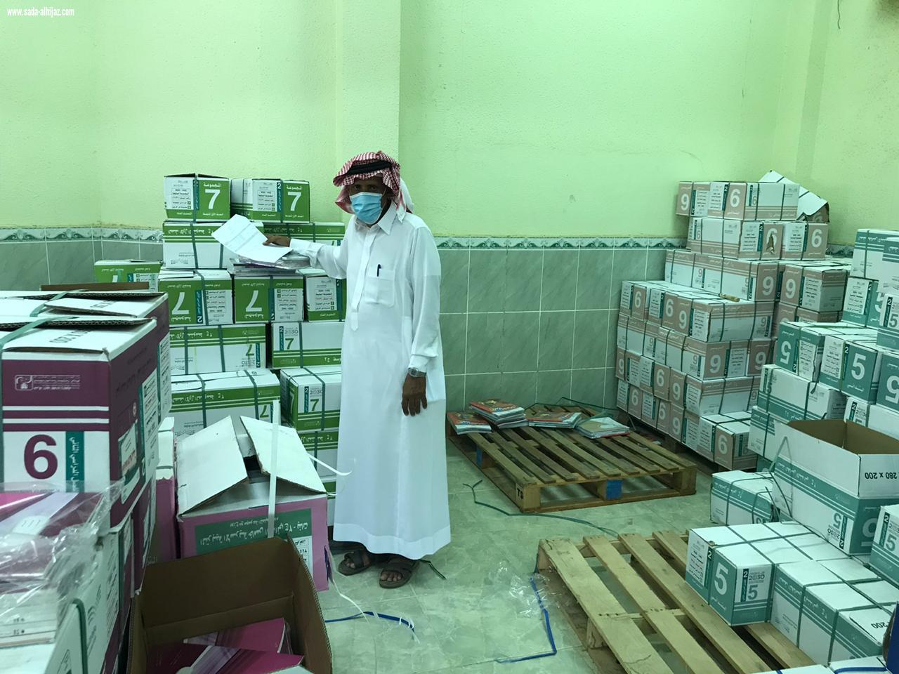 تعليم بيش يواصل ترحيل المقررات الدراسية إلى المدارس وفق الاجراءات الاحترازية