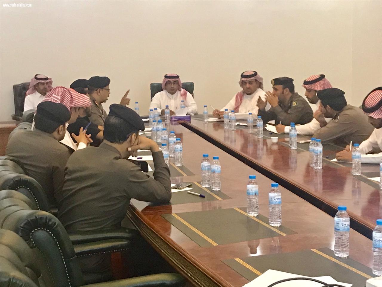 اجتماع محافظ العلا المكلف بالهيئة الملكية والأجهزة الأمنية استعدادا لشتاء طنطورة2