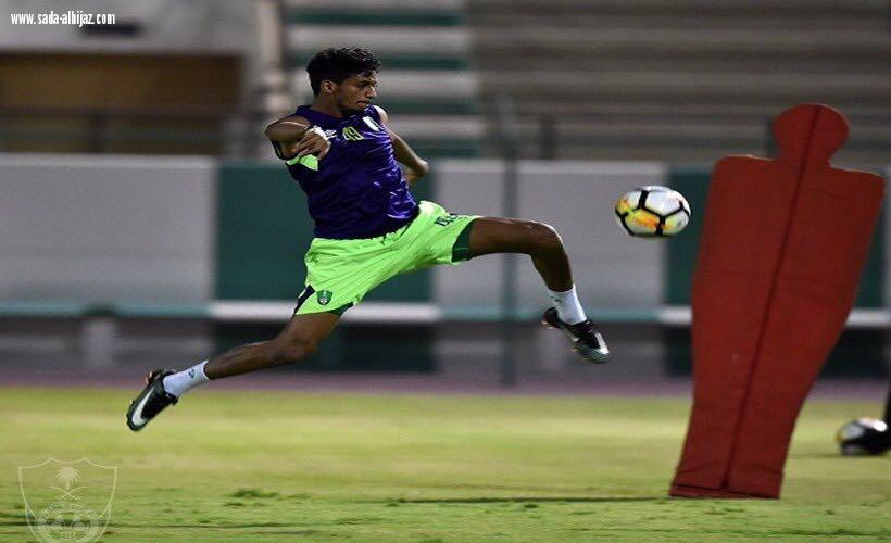 الزين يحتفل بهدف السومة ويترك التدريب