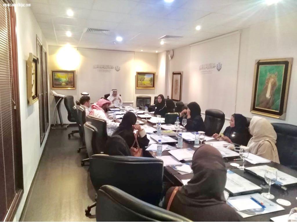 زيارة مجموعة من الحرفيين أعضاء نادي رواد الإنجاز لـ حرفية سعودية