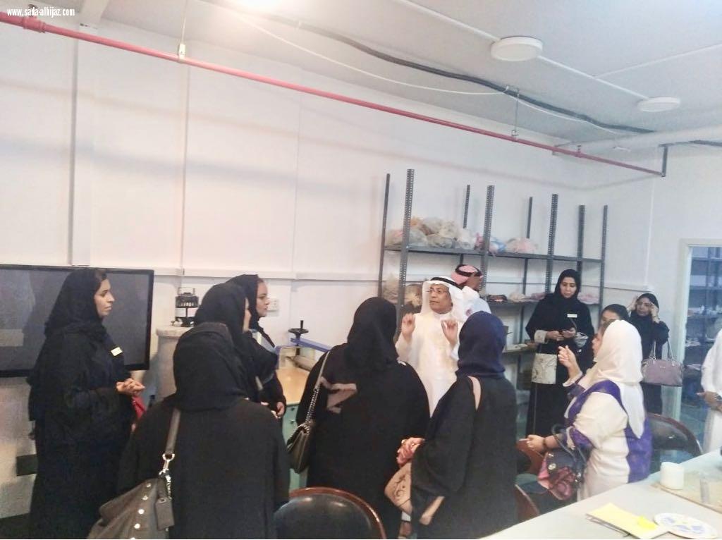 زيارة مجموعة من الحرفيين أعضاء نادي رواد الإنجاز لـ حرفية سعودية