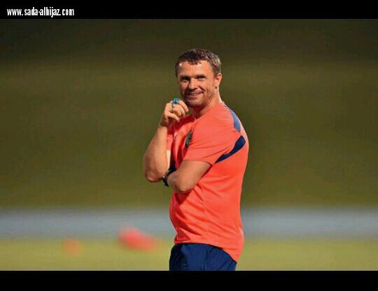 مدرب الأهلي نسي لاعبيه وتذكرهم في المطار