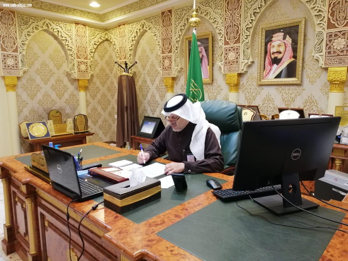 عبر الاتصال المرئي الفائز يترأس اجتماع المجلس المحلي بالمندق